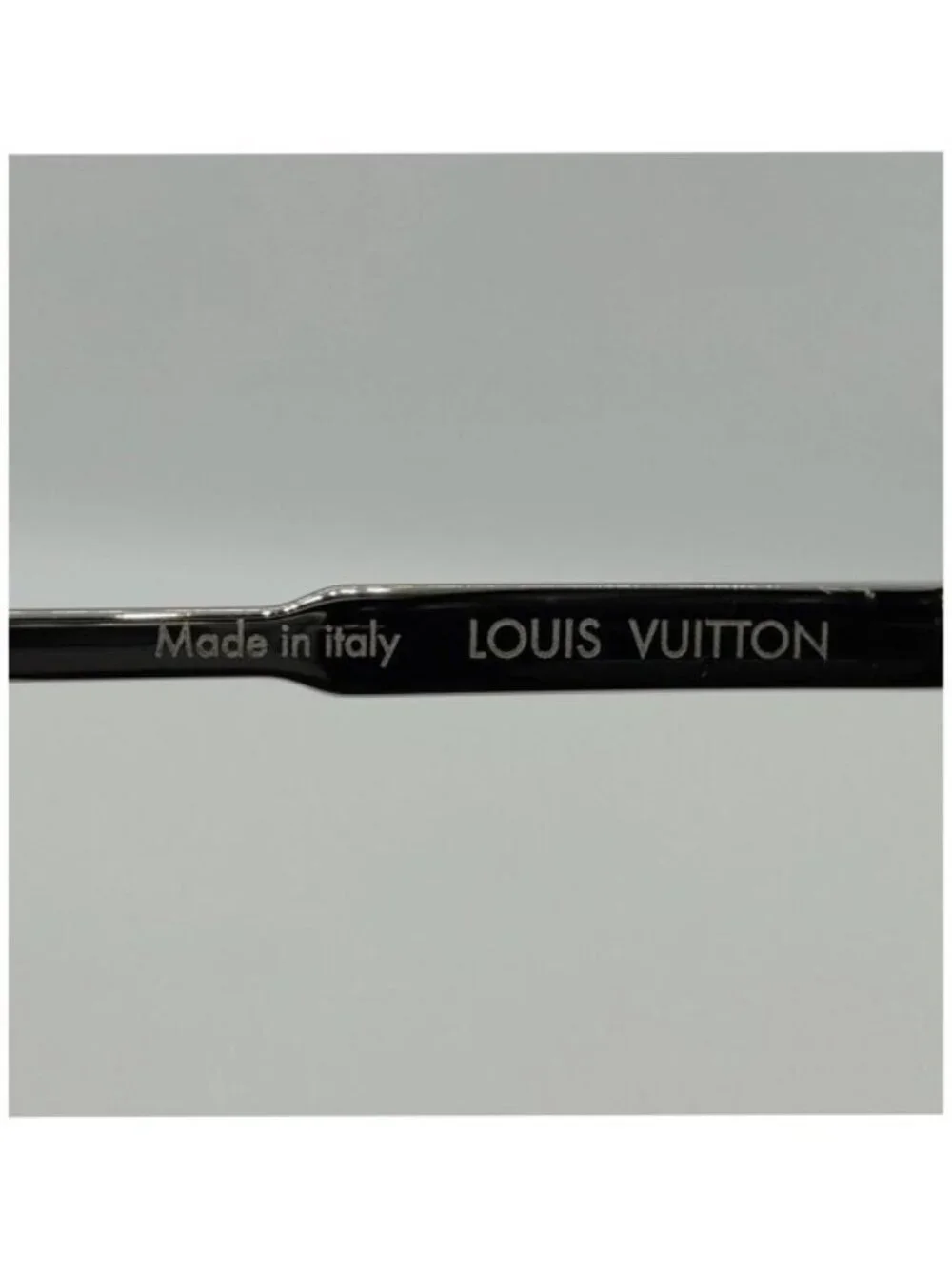 Authentic Louis Vuitton LV Rise Square Sunglasses Z1667E